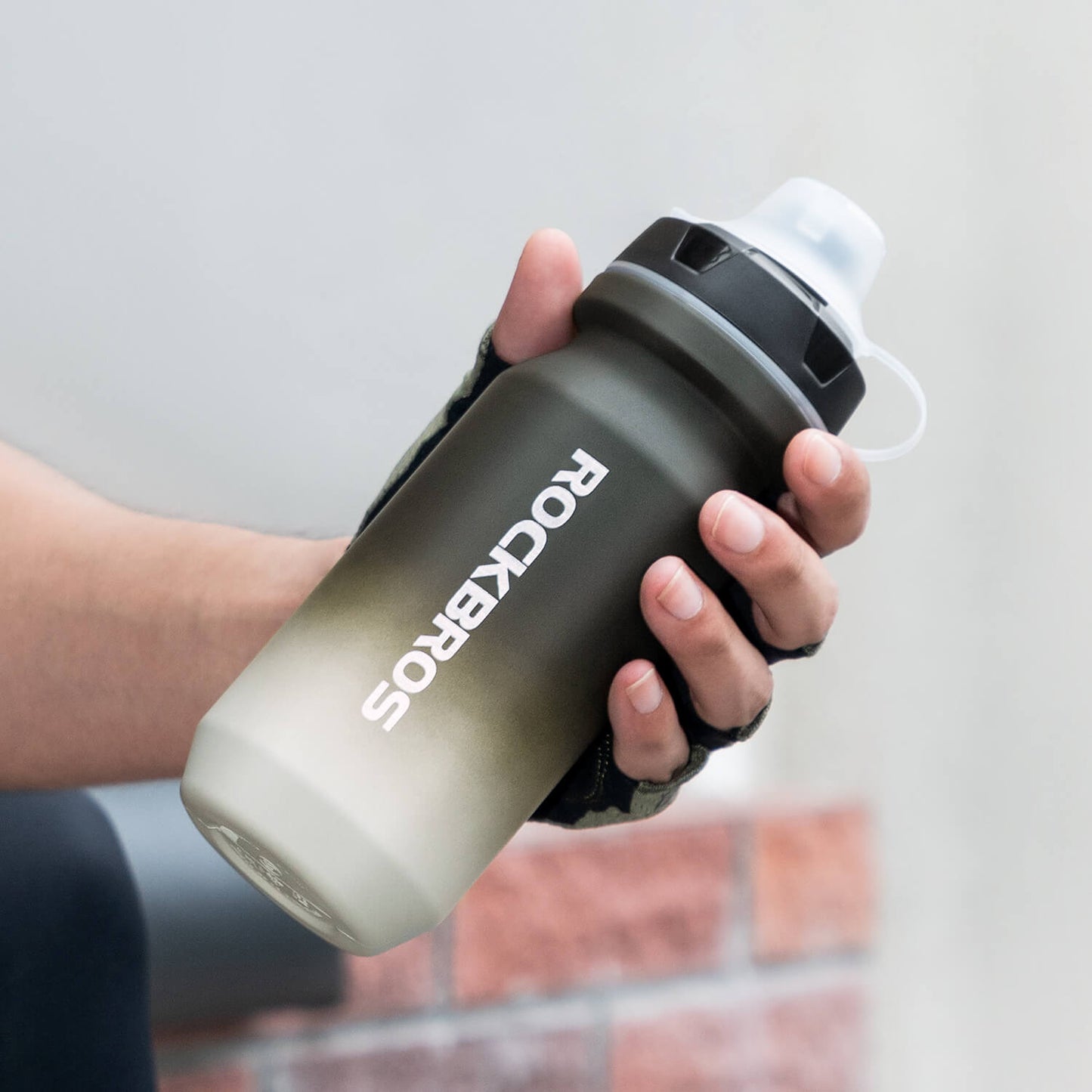 Bike Water Bottle with Soft-Touch Grip & Pull-Top Lid - 600/750ml