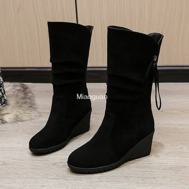 Stylish & Cozy: Vintage Suede Ankle Boots
