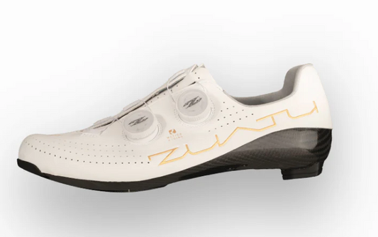 ZUATU Z001 Cycling Shoes for top athletes specializing in carbon fiber technology