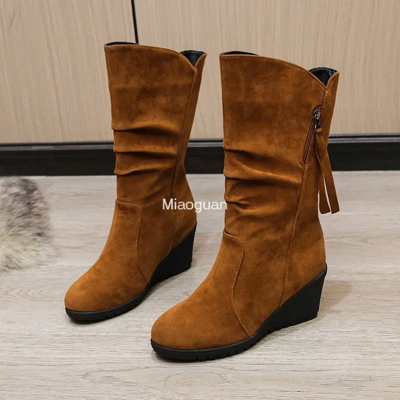 Stylish & Cozy: Vintage Suede Ankle Boots