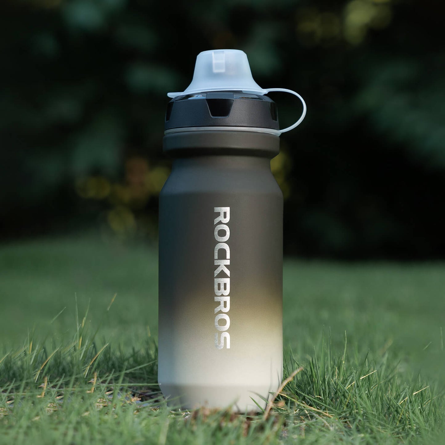 Bike Water Bottle with Soft-Touch Grip & Pull-Top Lid - 600/750ml